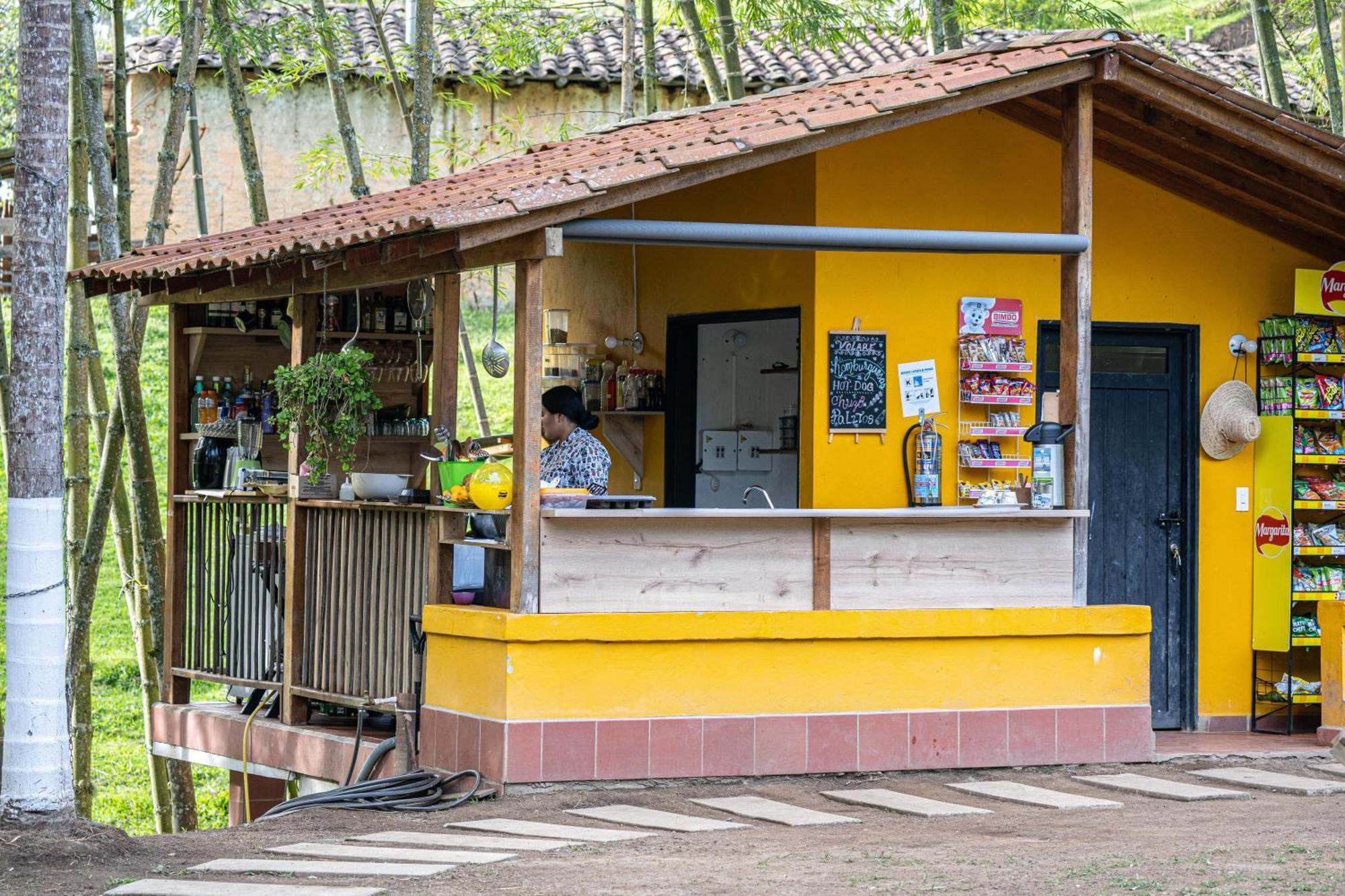 Хостел Volare Guatape Isla Экстерьер фото